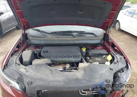 2019 Jeep Cherokee Latitude 4X4 z USA, uszkodzony, nr VIN 1C4PJMCB5KD386572